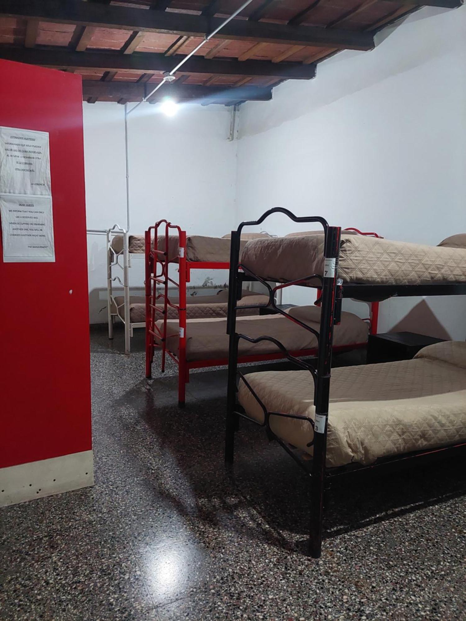 Hostal La Pachamama Сальта Екстер'єр фото